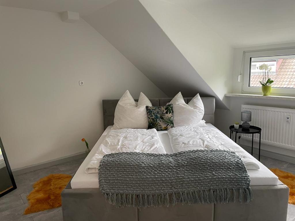 Wen Koenigsberger,Ruhige Dg-Wohnung In Weiden,2 Schlafzimmer,Parkplatz, Zentral! Weiden in der Oberpfalz Exteriér fotografie